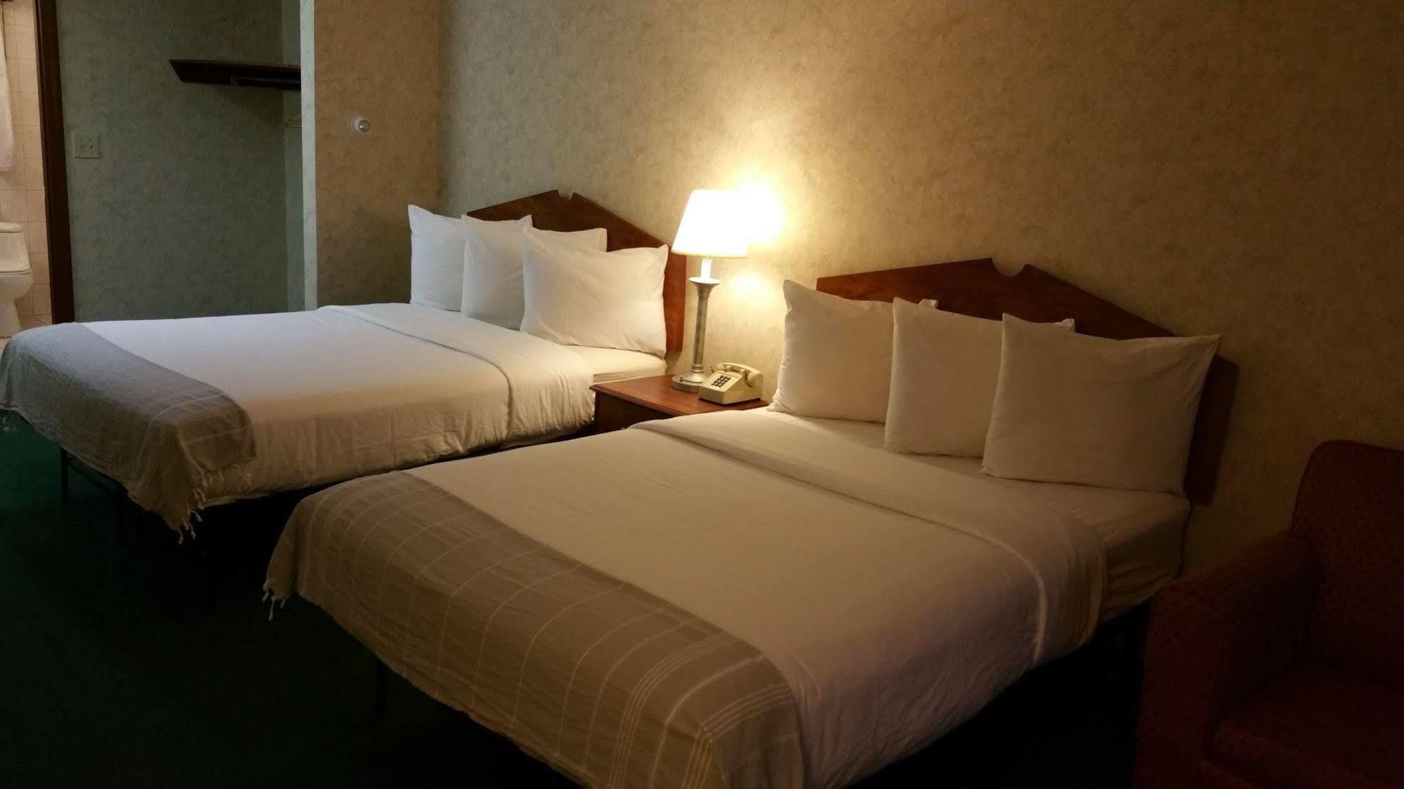 Dartmouth Motor Inn Bagian luar foto