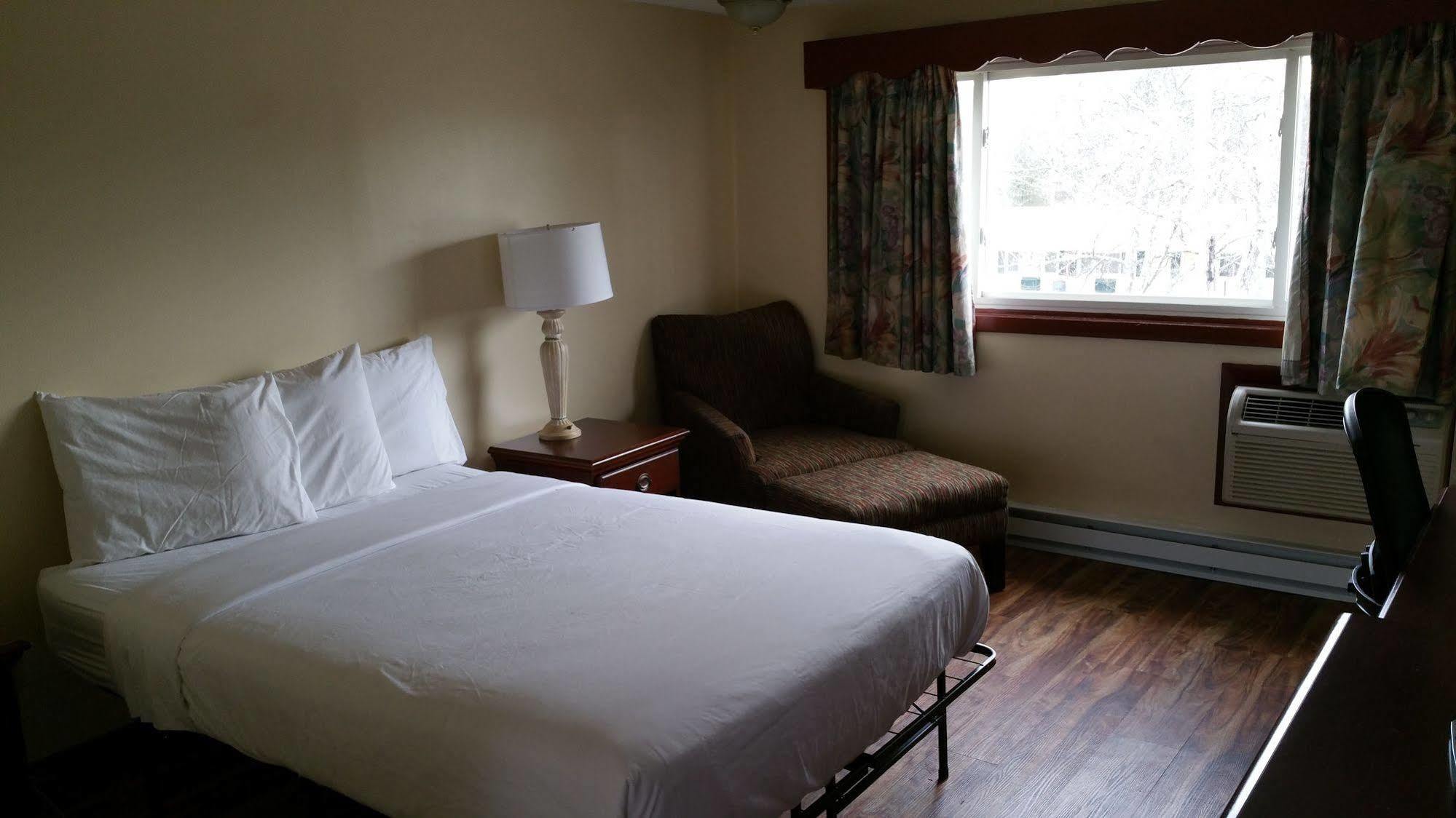 Dartmouth Motor Inn Bagian luar foto